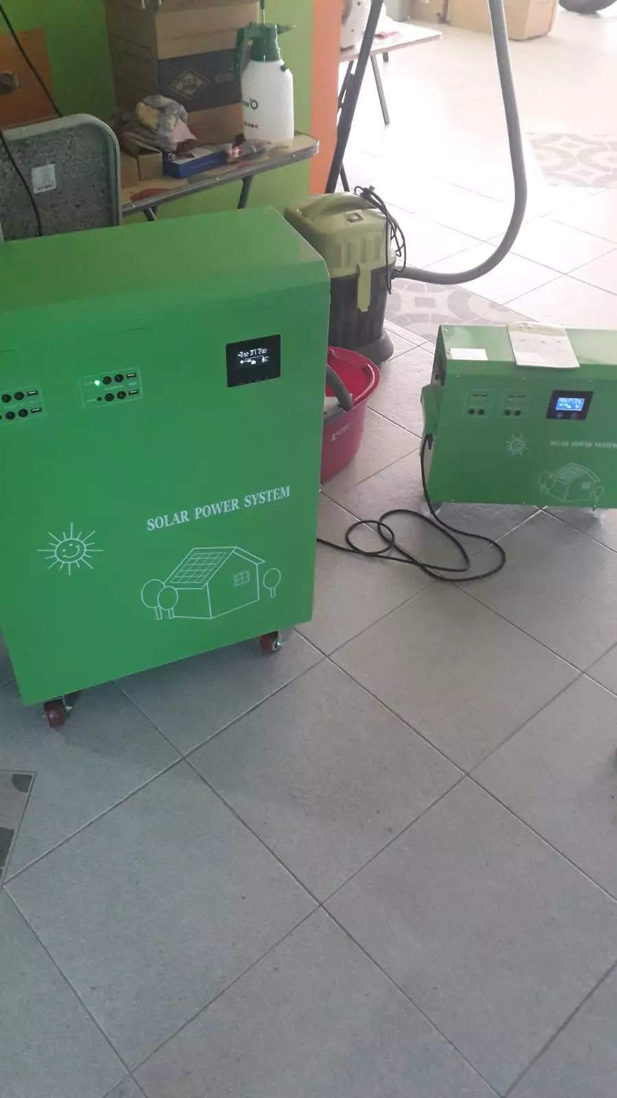 Pictures of 2 sets of portable power stations purchased by Mr. Gxx -1kw and 3kw