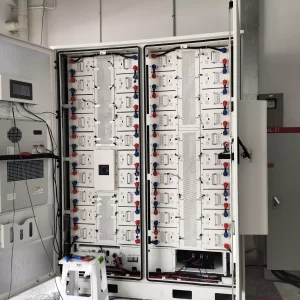 Base-type energy storage cabinet